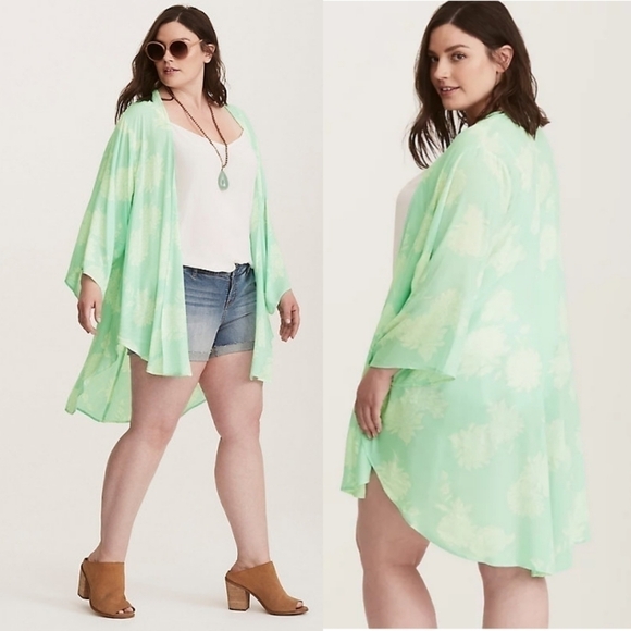 Torrid | Floral Print shirttail Kimono - Picture 1 of 10